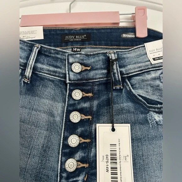 Judy Blue Women's Mid-Rise Button Fly Contrast Washed Boyfriend Jeans NWT 14W - Picture 10 of 16